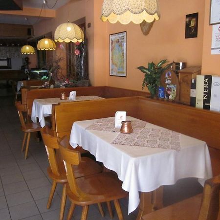 Albergo Leon Bianco Moggio Udinese Buitenkant foto