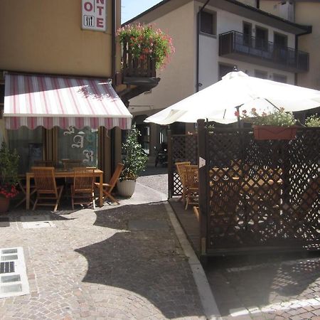 Albergo Leon Bianco Moggio Udinese Buitenkant foto