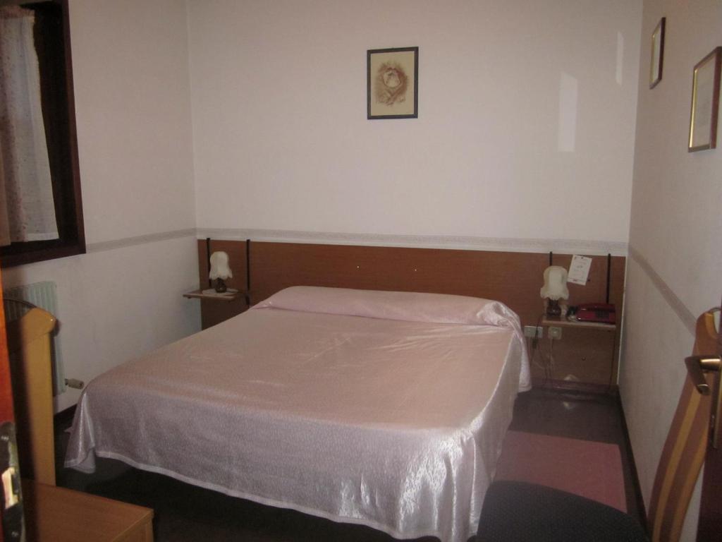 Albergo Leon Bianco Moggio Udinese Kamer foto