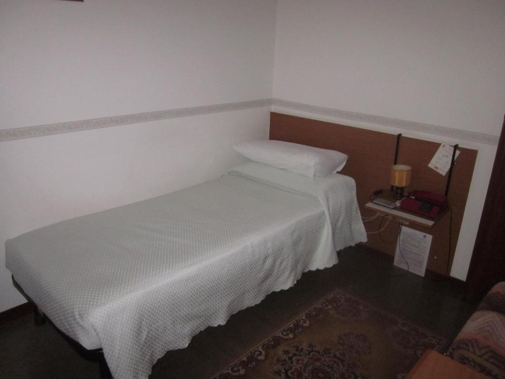 Albergo Leon Bianco Moggio Udinese Kamer foto