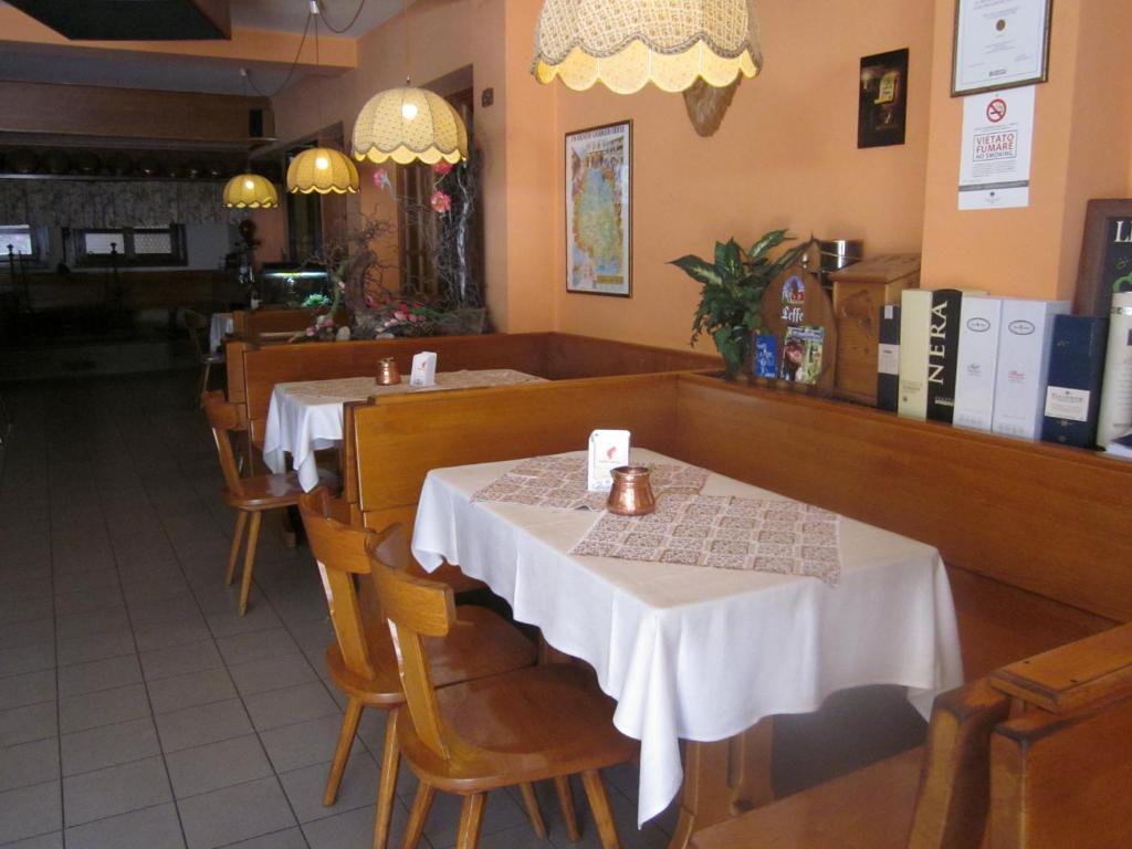 Albergo Leon Bianco Moggio Udinese Buitenkant foto