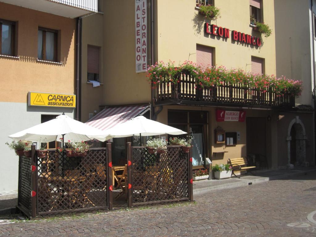 Albergo Leon Bianco Moggio Udinese Buitenkant foto