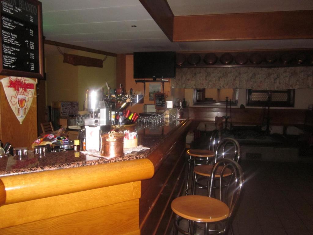 Albergo Leon Bianco Moggio Udinese Buitenkant foto