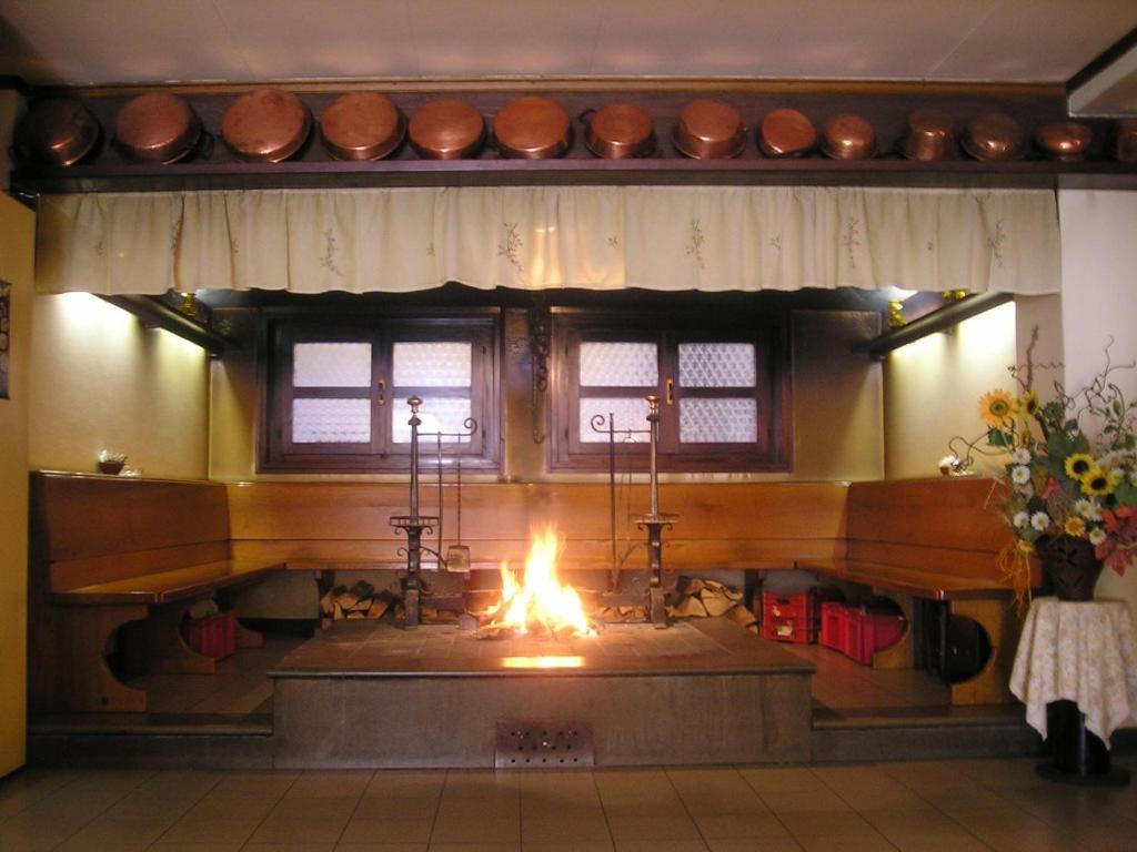 Albergo Leon Bianco Moggio Udinese Buitenkant foto